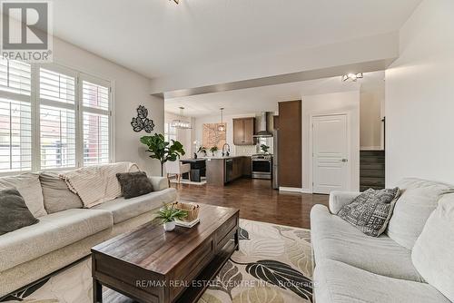 98 Sexton Crescent, Hamilton, ON - Indoor Photo Showing Living Room