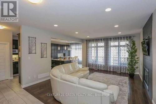 1221 Gough Road, London, ON - Indoor Photo Showing Living Room