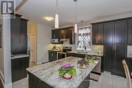 1221 Gough Road, London, ON - Indoor Photo Showing Kitchen With Upgraded Kitchen