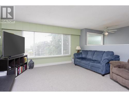 1269 Lund Road, Kelowna, BC - Indoor Photo Showing Living Room