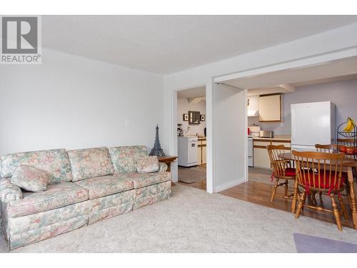 1269 Lund Road, Kelowna, BC - Indoor Photo Showing Living Room