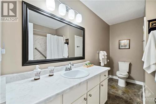 8408 Victoria Street, Metcalfe, ON - Indoor Photo Showing Bathroom