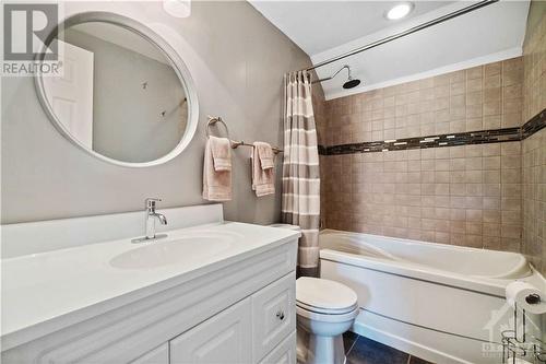 8408 Victoria Street, Metcalfe, ON - Indoor Photo Showing Bathroom