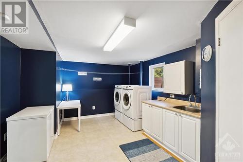 8408 Victoria Street, Metcalfe, ON - Indoor Photo Showing Laundry Room