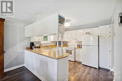 8408 Victoria Street, Ottawa, ON - Indoor Photo Showing Kitchen With Double Sink