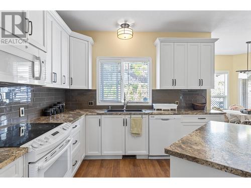 1614 Lindsay Drive, Kelowna, BC - Indoor Photo Showing Kitchen With Double Sink