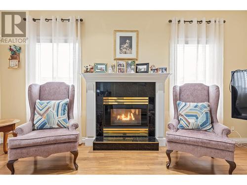 1614 Lindsay Drive, Kelowna, BC - Indoor Photo Showing Living Room With Fireplace