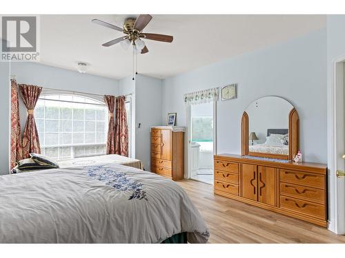 1614 Lindsay Drive, Kelowna, BC - Indoor Photo Showing Bedroom