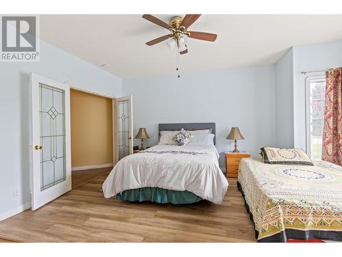 1614 Lindsay Drive, Kelowna, BC - Indoor Photo Showing Bedroom