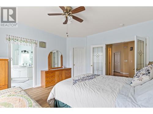 1614 Lindsay Drive, Kelowna, BC - Indoor Photo Showing Bedroom