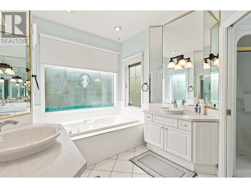 1614 Lindsay Drive, Kelowna, BC - Indoor Photo Showing Bathroom