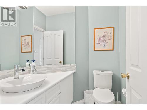 1614 Lindsay Drive, Kelowna, BC - Indoor Photo Showing Bathroom