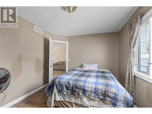 1614 Lindsay Drive, Kelowna, BC - Indoor Photo Showing Bedroom