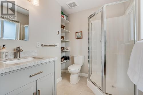 4275 Simeon Court, Kelowna, BC - Indoor Photo Showing Bathroom