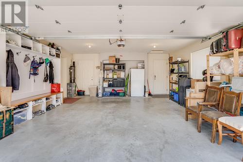 4275 Simeon Court, Kelowna, BC - Indoor Photo Showing Garage