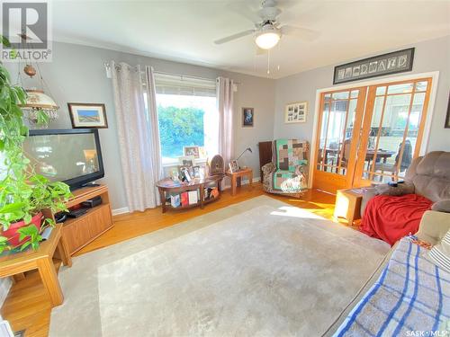 4 1St Street, Tompkins, SK - Indoor Photo Showing Living Room