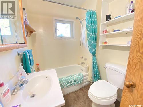 4 1St Street, Tompkins, SK - Indoor Photo Showing Bathroom