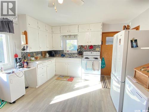 4 1St Street, Tompkins, SK - Indoor Photo Showing Kitchen