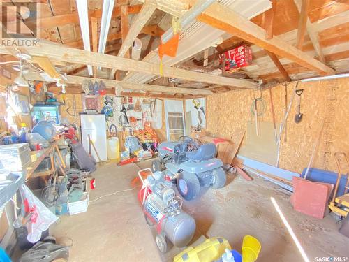 4 1St Street, Tompkins, SK - Indoor Photo Showing Garage