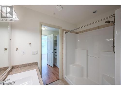 2125 Atkinson Street Unit# 805, Penticton, BC - Indoor Photo Showing Bathroom