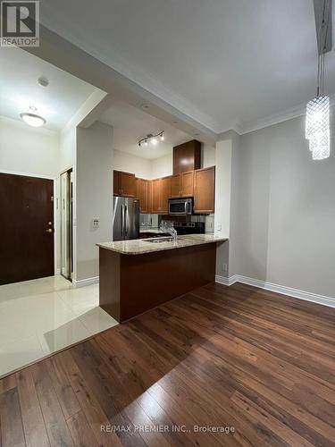 102 - 88 Promenade Circle, Vaughan, ON - Indoor Photo Showing Kitchen