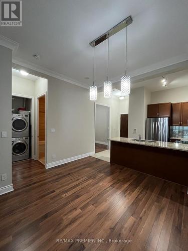 102 - 88 Promenade Circle, Vaughan, ON - Indoor Photo Showing Kitchen