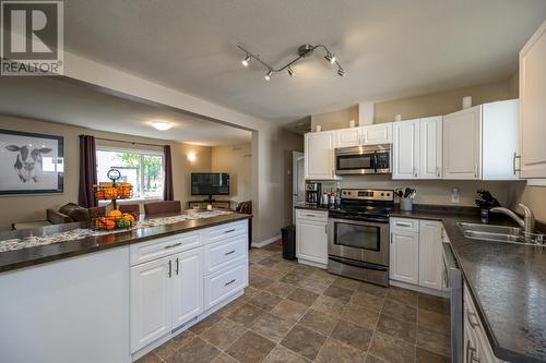 1869 Kenwood Street, Prince George, BC - Indoor Photo Showing Kitchen With Double Sink