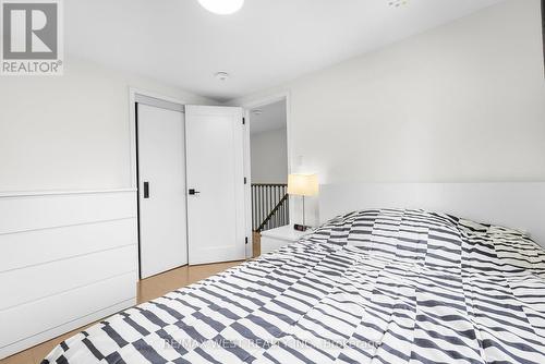 110 Avondale Street, Hamilton, ON - Indoor Photo Showing Bedroom