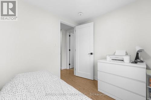 110 Avondale Street, Hamilton, ON - Indoor Photo Showing Bedroom