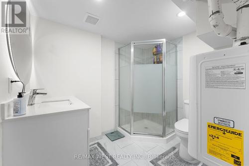 110 Avondale Street, Hamilton, ON - Indoor Photo Showing Bathroom