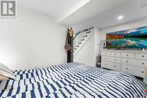 110 Avondale Street, Hamilton, ON - Indoor Photo Showing Bedroom