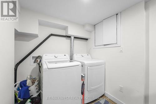 110 Avondale Street, Hamilton, ON - Indoor Photo Showing Laundry Room