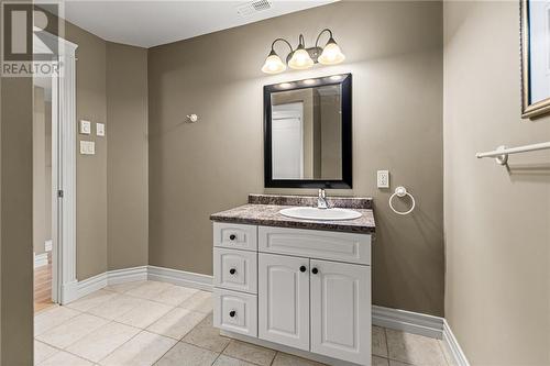 143 Nathalie Street, Dieppe, NB - Indoor Photo Showing Bathroom