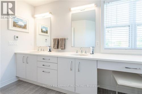 27 Willow Bank Common, St. Catharines, ON - Indoor Photo Showing Bathroom