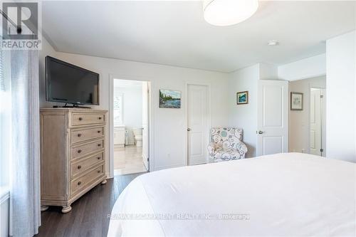 27 Willow Bank Common, St. Catharines, ON - Indoor Photo Showing Bedroom