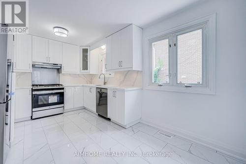 Upper - 2575 Benedet Drive N, Mississauga, ON - Indoor Photo Showing Kitchen