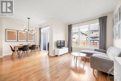 980 Bunchberry Way, Ottawa, ON - Indoor Photo Showing Living Room