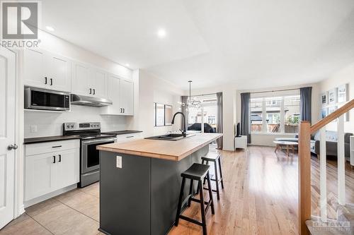 980 Bunchberry Way, Ottawa, ON - Indoor Photo Showing Kitchen With Double Sink