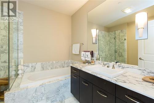 201 Front Street North Unit# 604, Sarnia, ON - Indoor Photo Showing Bathroom