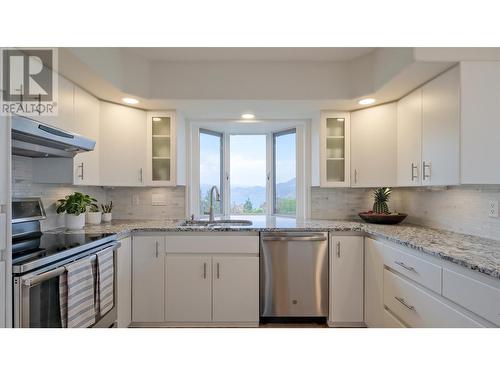 118 Sumac Ridge Drive, Summerland, BC - Indoor Photo Showing Kitchen With Upgraded Kitchen