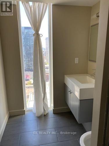 2903 - 126 Simcoe Street, Toronto, ON - Indoor Photo Showing Bathroom