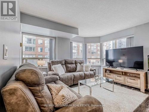 504 - 325 Webb Drive, Mississauga, ON - Indoor Photo Showing Living Room