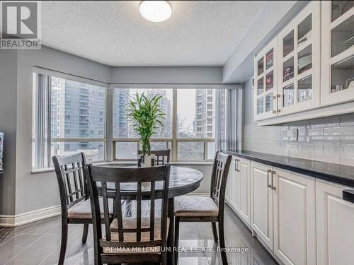 504 - 325 Webb Drive, Mississauga, ON - Indoor Photo Showing Dining Room