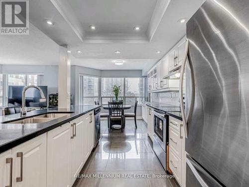 504 - 325 Webb Drive, Mississauga, ON - Indoor Photo Showing Kitchen With Double Sink With Upgraded Kitchen