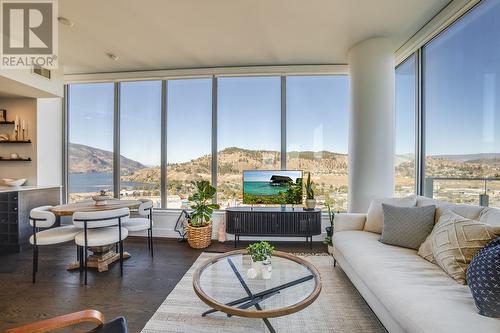 1181 Sunset Drive Unit# 2502, Kelowna, BC - Indoor Photo Showing Living Room