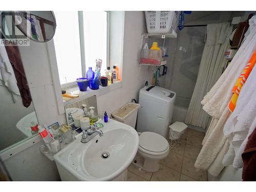 140 Harold Avenue, Princeton, BC - Indoor Photo Showing Bathroom