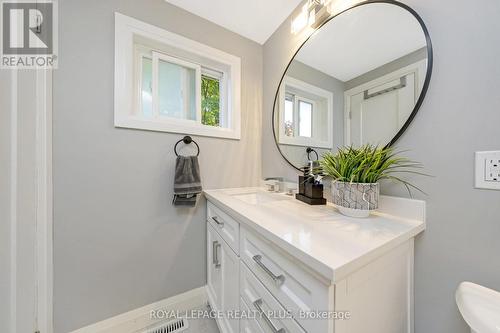 349 Delrex Boulevard, Halton Hills, ON - Indoor Photo Showing Bathroom