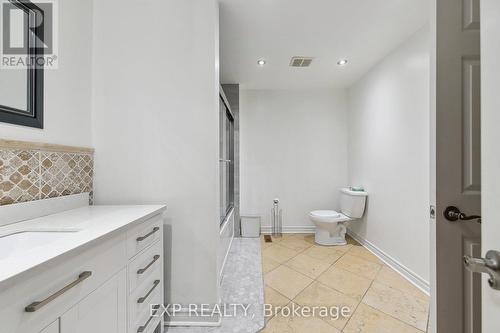 59 - 3025 Cedarglen Gate, Mississauga, ON - Indoor Photo Showing Bathroom