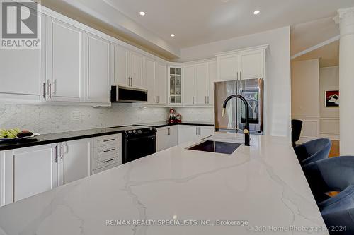 5474 Bestview Way, Mississauga, ON - Indoor Photo Showing Kitchen With Upgraded Kitchen