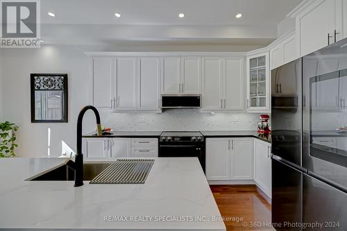 5474 Bestview Way, Mississauga, ON - Indoor Photo Showing Kitchen